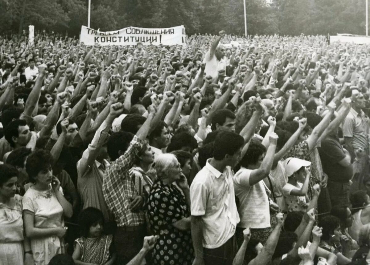 Карабахский конфликт степанокерт1988. Нагорный Карабах конфликт 1988. Армения митинги 1988. Нагорный Карабах 1988.