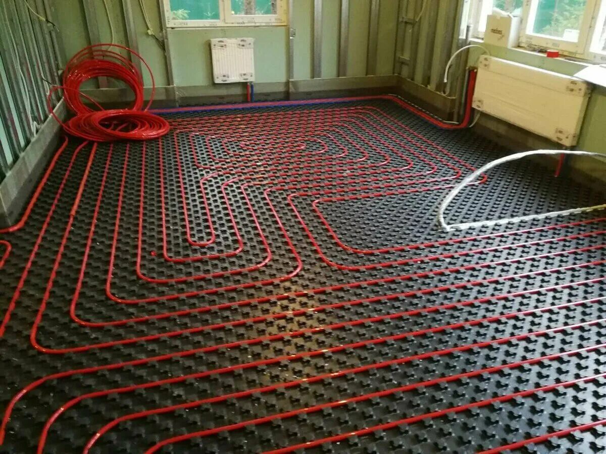водяное отопление пола. водяное отопление пола. монтаж отопления полов. укладка теплого пола в частном доме. монтаж отопления полов.