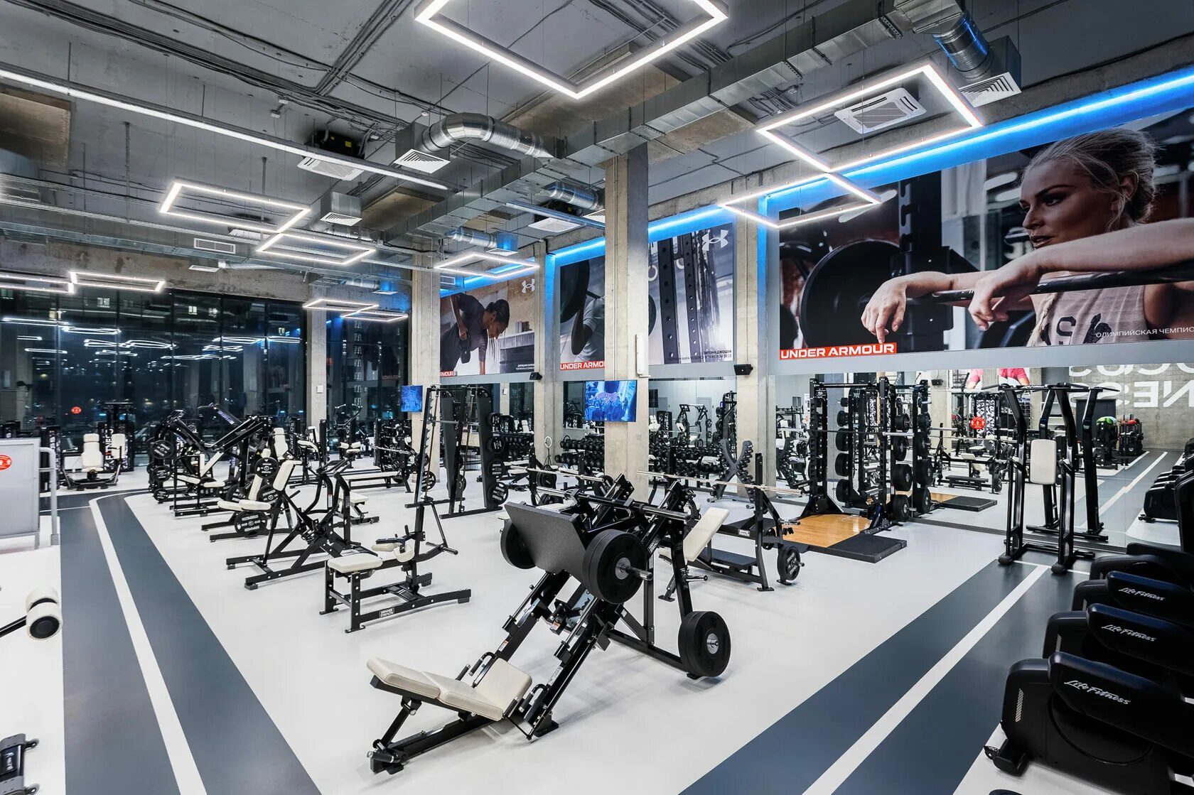 Стоимость абонементов фитнес москва. Crocus Fitness Ленинградский проспект. Crocus Fitness Черняховского 19. Crocus Fitness Сити Москва Сити. Крокус Сити фитнес Мякинино.