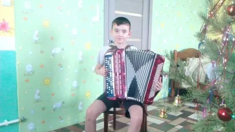 В лесу родилась елочка на аккордеоне
