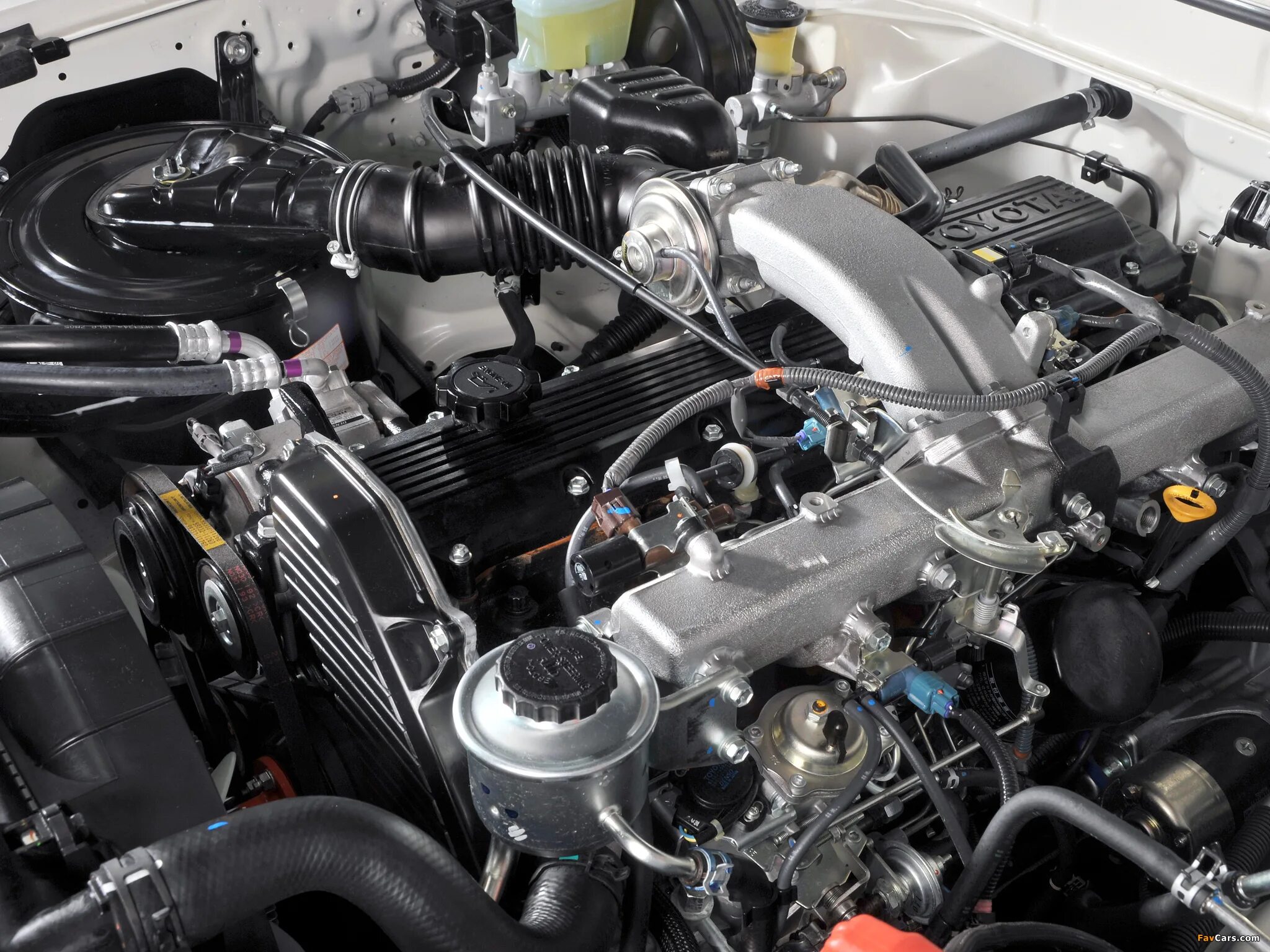 V35a-fts двигатель. Toyota land cruiser 300. Тойота ленд крузер двигатель v8. Какие двигателя стоят на ленд крузер. Toyota land cruiser 200 моторный отсек.
