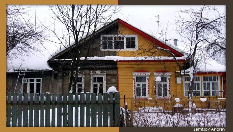 Как продать вторую половину дома. Половина дома. деревенский дом на двух хозяев. деревенский дом на две семьи. двухквартирный деревянный дом.