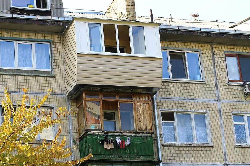 остекленный балкон с козырьком. остекление балкона хрущевка последний этаж. балкон 5 этаж. застекленный балкон 5 этаж. балкон 5 этаж.