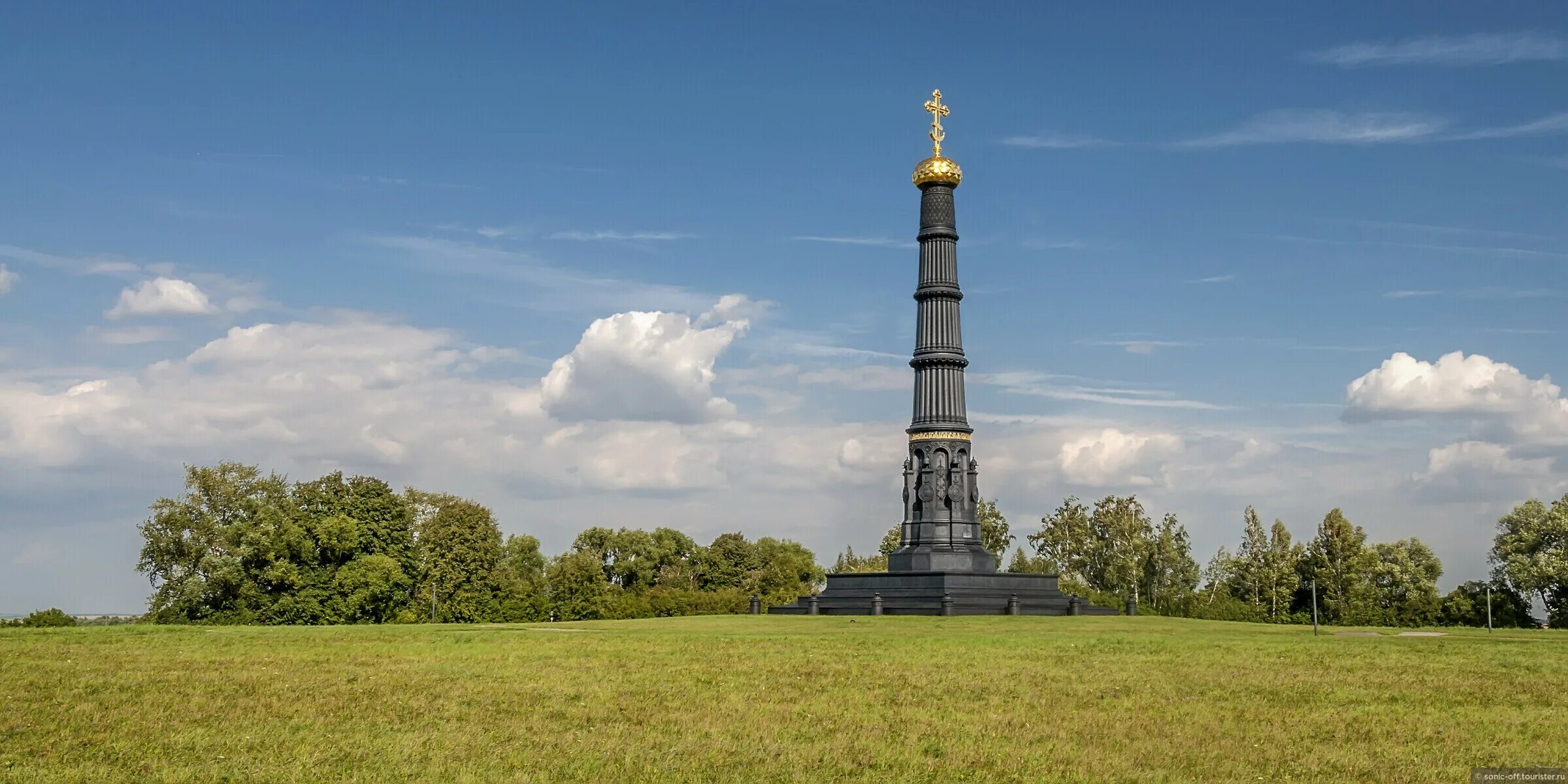 Какой памятник посвящен куликовской битве. Памятник Дмитрию Донскому на Куликовом поле в Тульской области. Памятник колонна Дмитрию Донскому на Куликовом поле. Колонна памятник Дмитрию Донскому.