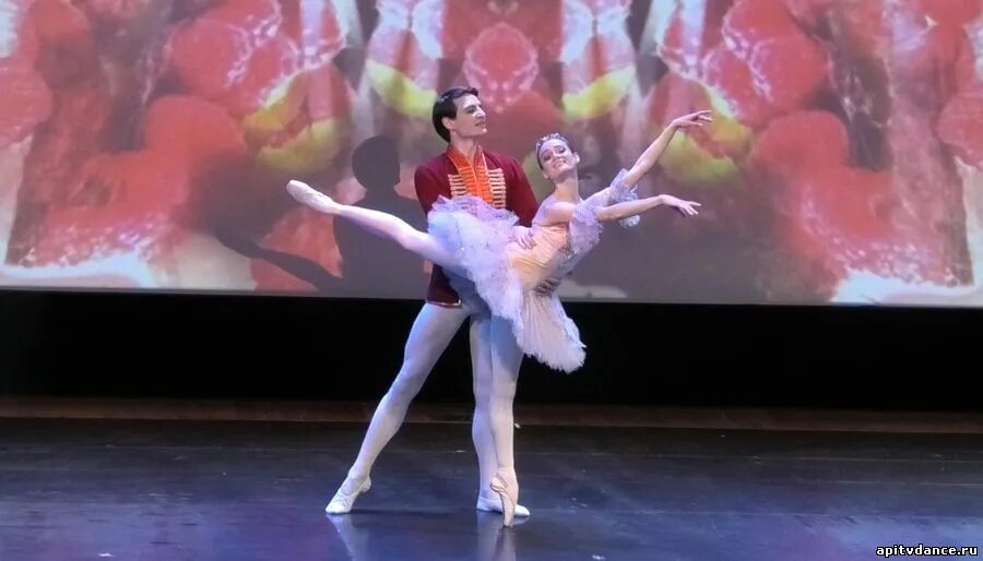 чайковский щелкунчик большой театр. москонцерт щелкунчик. балет щелкунчик танец кукол. балет щелкунчик большой театр. щелкунчик детский балет москонцерт холл.