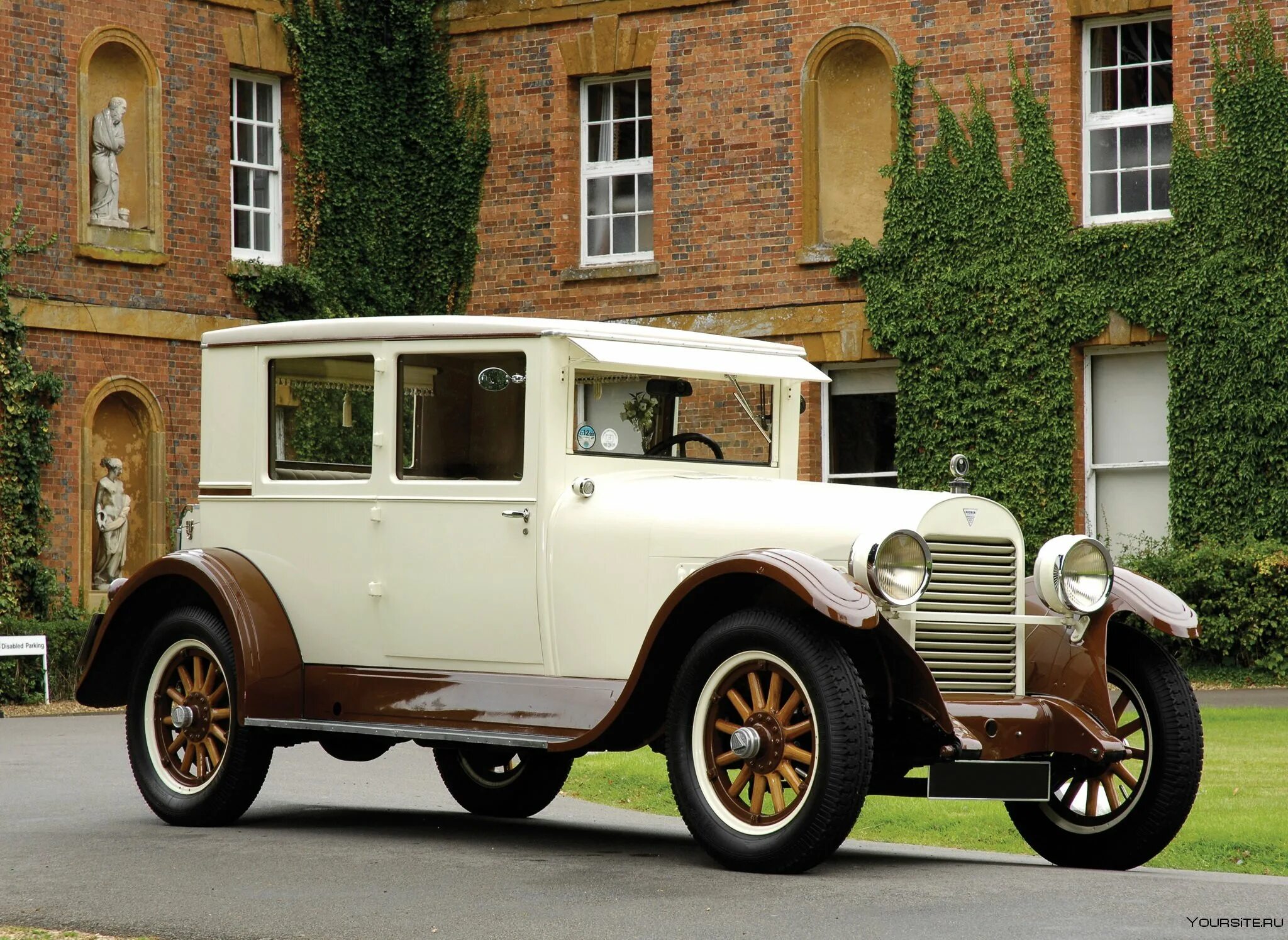 Машины древности. Ретро автомобиль Hudson 1925. Автомобиль Гудзон 1934. Машина Гудзон 1925. Форд мормон.