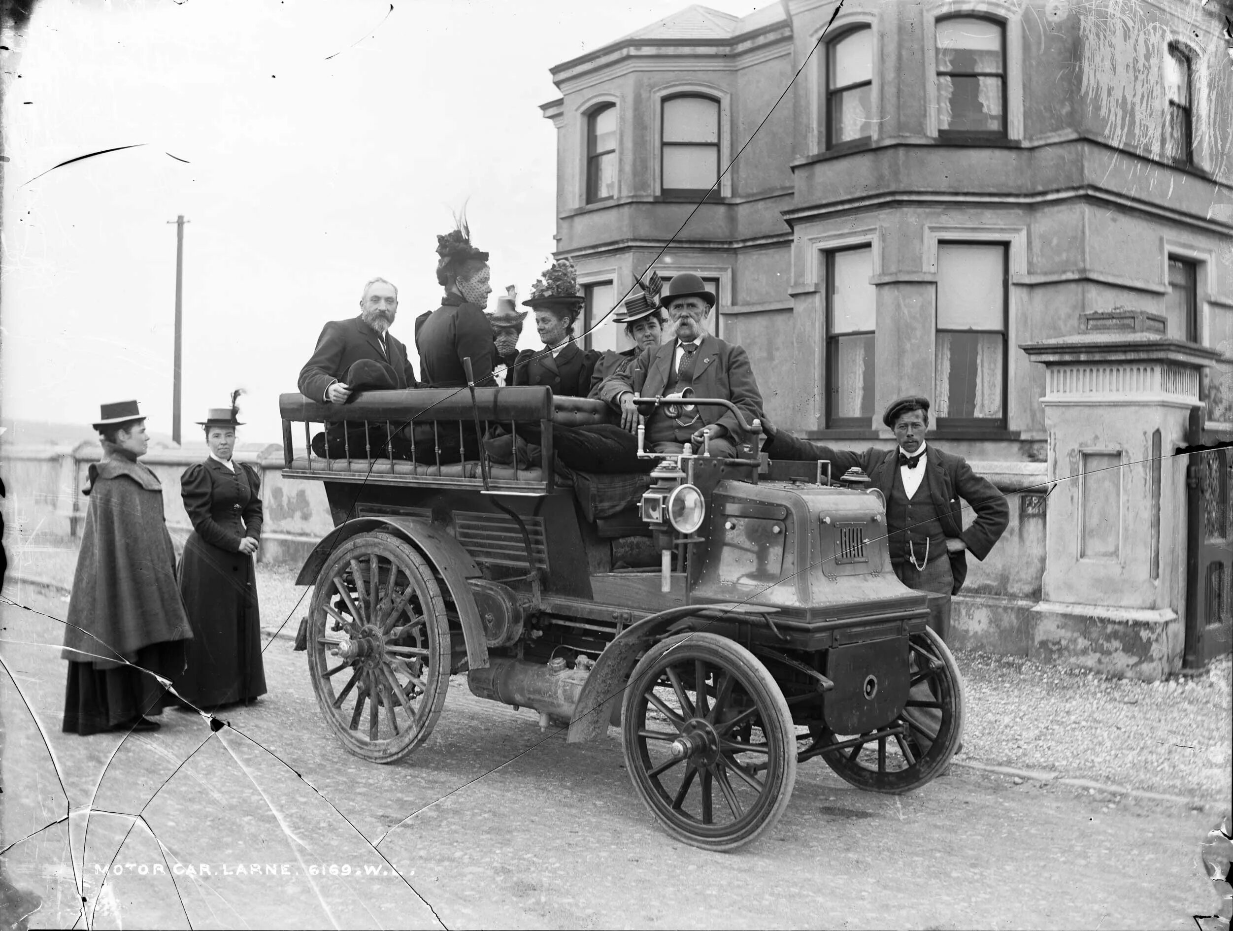 Прошлого века 18. Автомобили Даймлер 20 века. Даймлер кайзерваген. Daimler 1917. Лондон 1899.