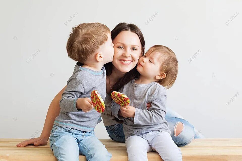 Children boy and mother. Фотосессия с сыном. Обнимающиеся дети китайские. Любовь родителей к детям. Children boy and mother.