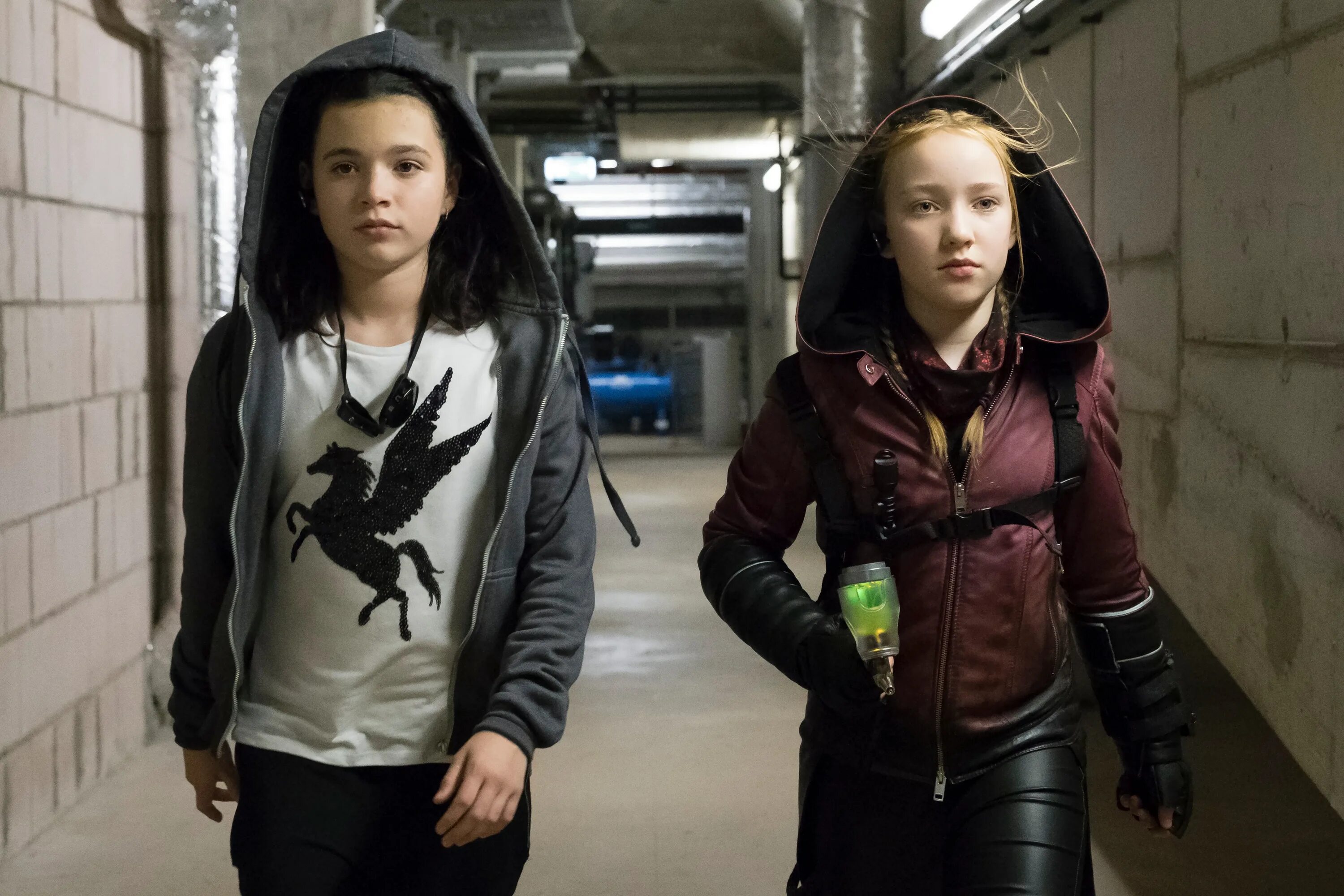 Возвышаясь над тенью фильм 2019. Оливия фильм 2019. Невидимка про девушку. Девушка невидимка 2019. Возвышаясь над тенью 2019.