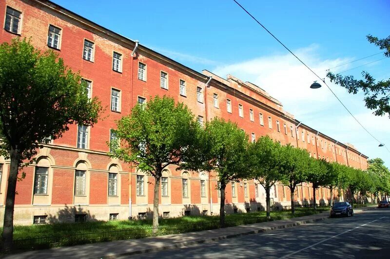 Здание военных казарм рф. Бастион кронпринц калининград. Красные казармы нижний новгород. Красные казармы нижний новгород. Севастополь лазаревские казармы вид сверху.