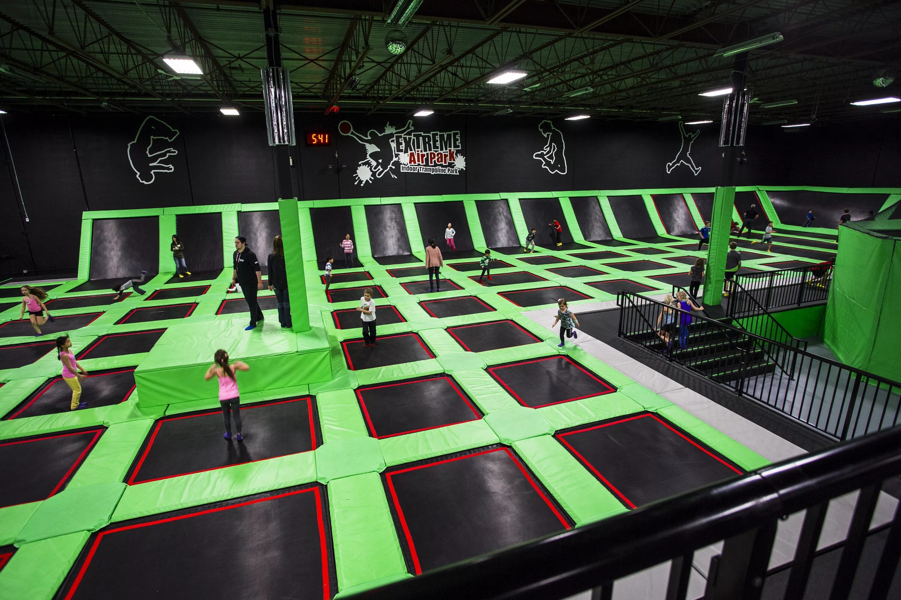 Park air. Суперленд семейный активити парк лого. Эйр парк. Мариуполь экстрим парк надувные человечки в 2000 годах. Сапфир аир.