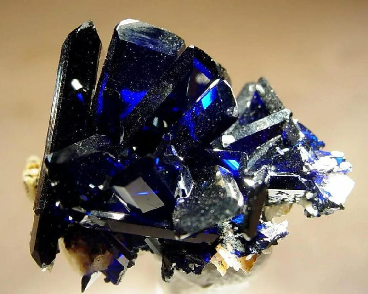 Азурит Кристалл. Азурит Марокко. Сапфир Кристалл. Синий минерал.