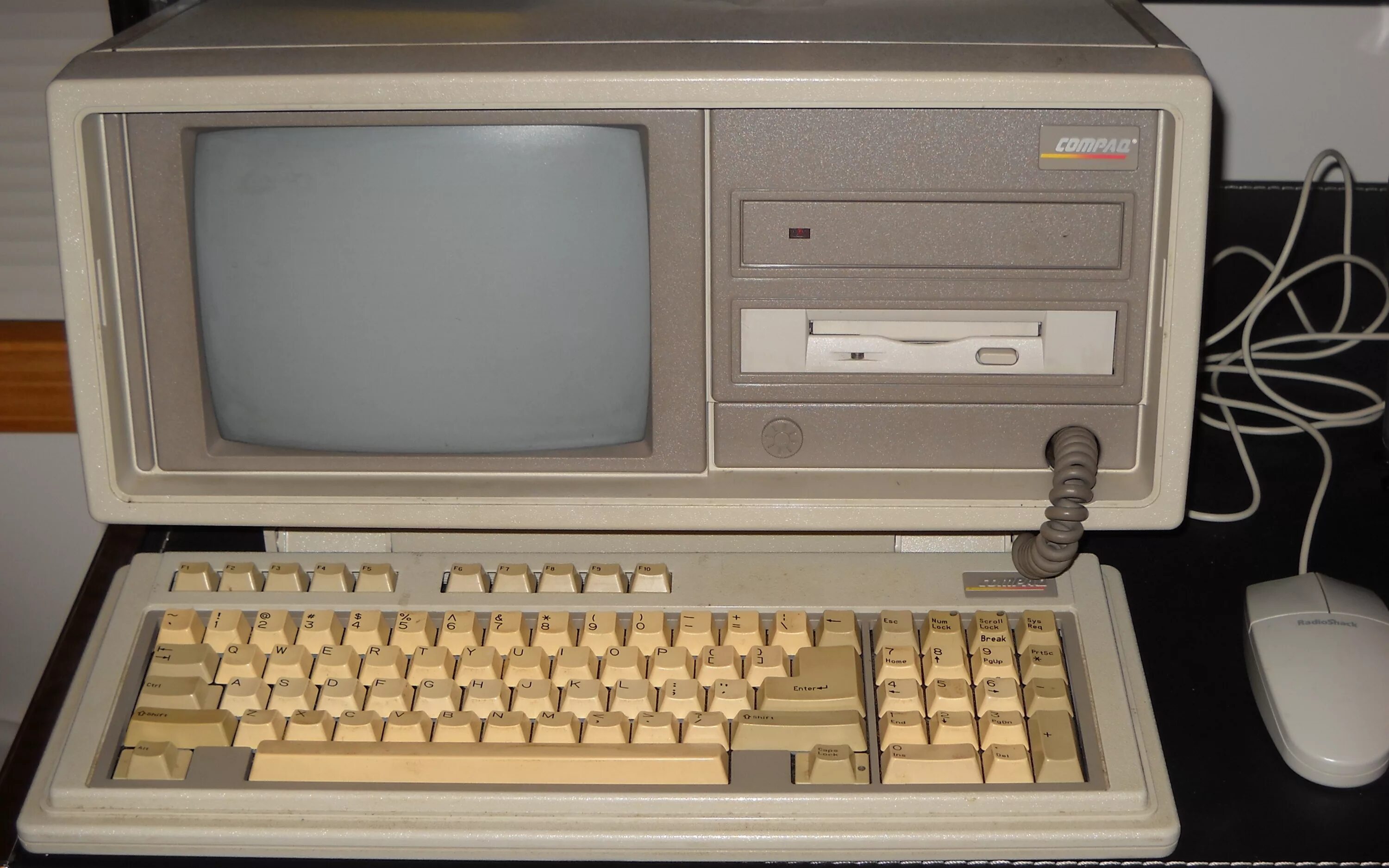 Тоже компьютер. Compaq PC Computer 1997. Compaq Portable 1983. Compaq Portable 286. Compaq 2001.
