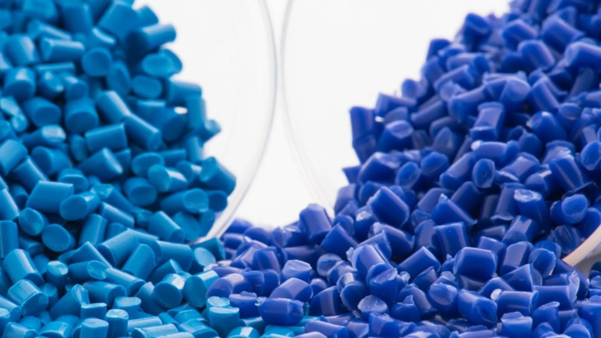 Полимерное сырье в гранулах. Pav plastics. Сырье для пластмасс. Pav plastics. Гранулы полиэтилена.