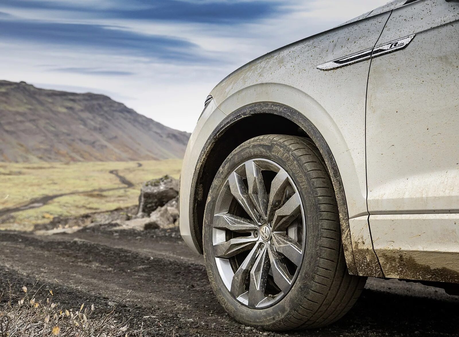 какие колеса туарег. колесо обои. Vw touareg 2020 колеса. фольксваген туарег nf r20. Touareg размер колес r17.