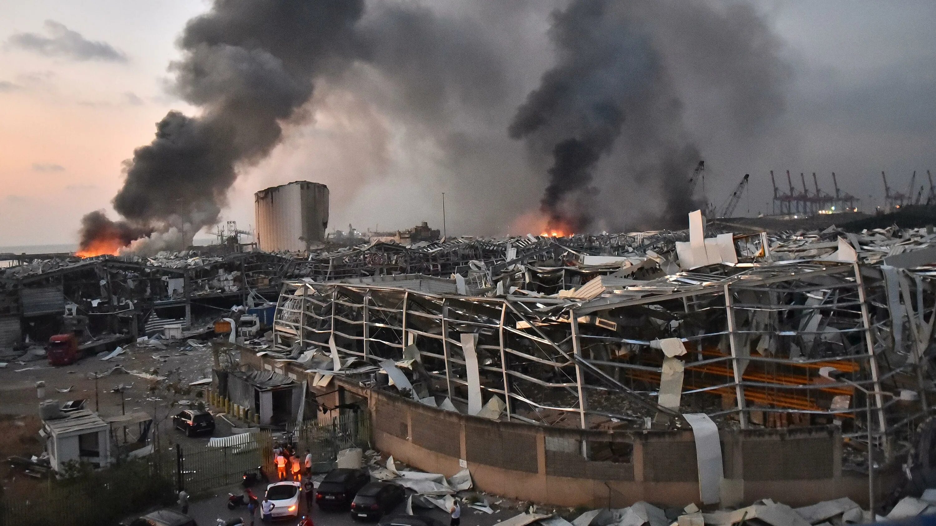 Бейрут видео. Взрыв в Ливане порт Бейрут. Мощный взрыв 2020 в Бейрут. Ливан Бейрут взрыв 4 августа 2020.