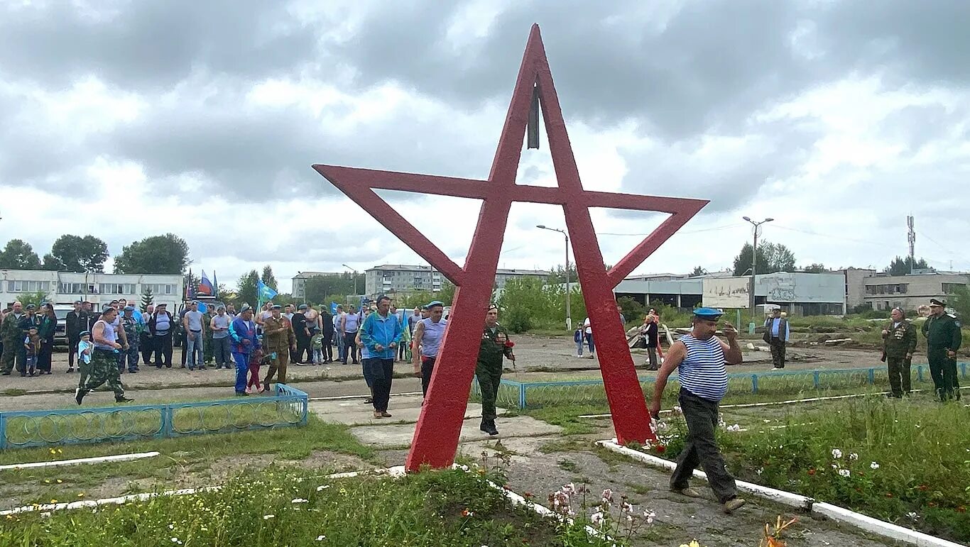 Канск 2. День вдв в канске. памятник вдв в канске. город канск 22 год вдв. памятник вдв в канске фото.
