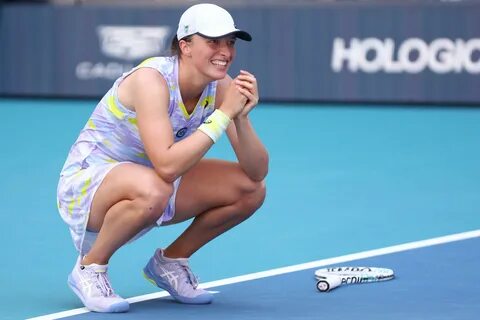 Tennis: Swiatek survole Miami et monte sur le toit du monde