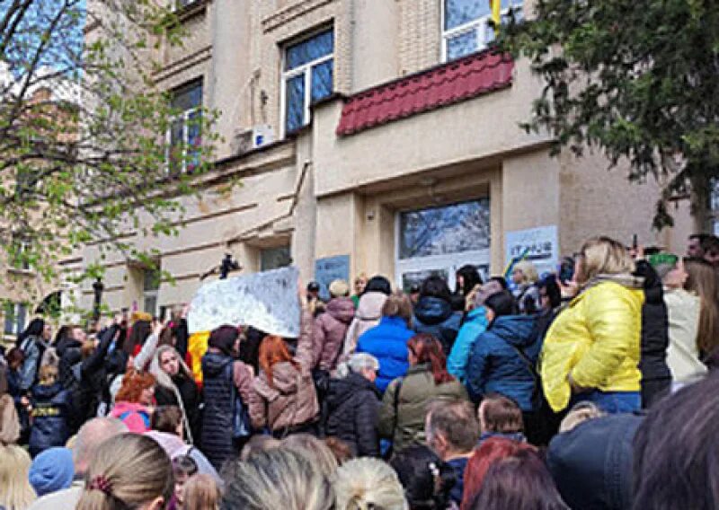 Есть родственники на украине. Митинг в Кривом Роге. Акция в Кривом Роге. Митинги в России. Родственники на украинском.