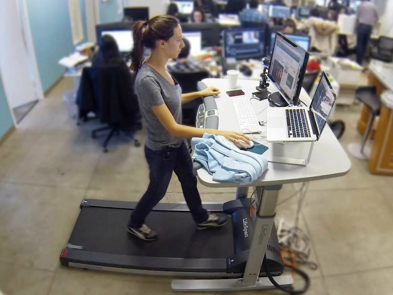 In the working environment. Work environment. hottie work environment что это. видео рабочих мест, усовершенствие. working screenshot.