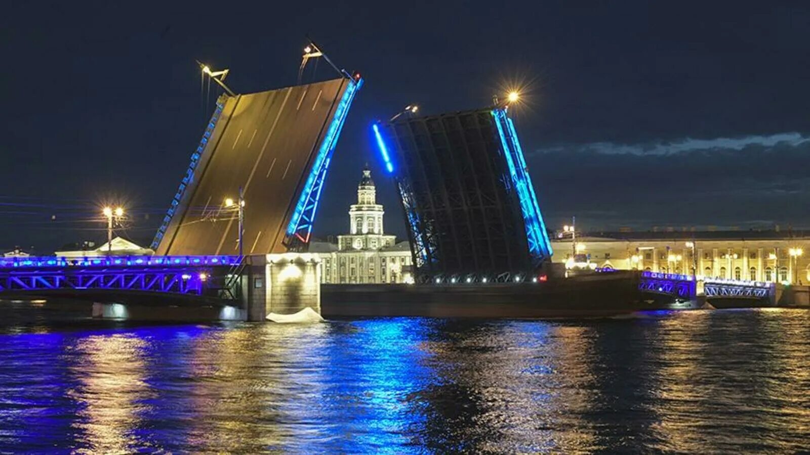 Санкт петербург город поет. Дворцовый разводной мост в санкт-петербурге. разведенный дворцовый мост в санкт-петербурге. развод дворцового моста петербург. поющие мосты в санкт-петербурге.