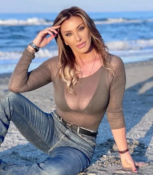 Как сейчас выглядит певица сабрина фото 2023 sabrina faire fantasmer les hommes moque Postimages
