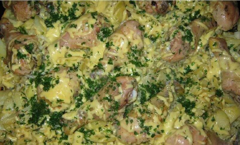 Картофель запечённый в духовке с сыром. Слоеная картошка с сыром в духовке. Слоеная картошка с сыром в духовке. Картофель хассельбек. Слоеная картошка.