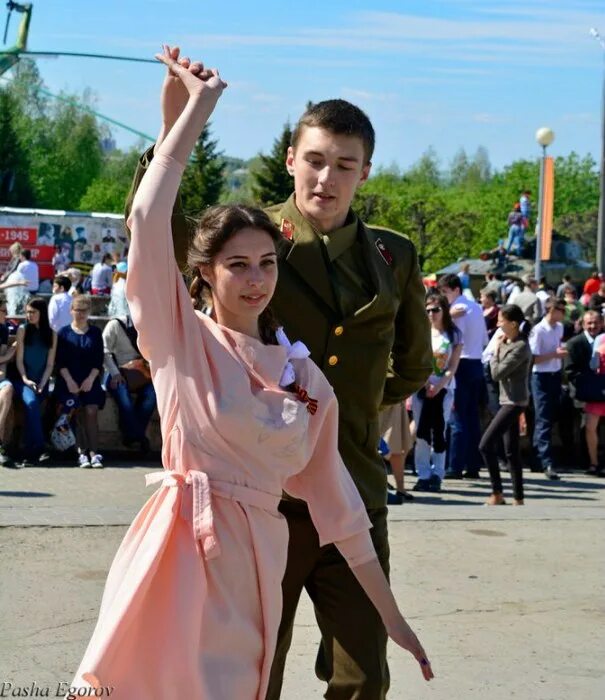 Платье для вальса на 9 мая. Вальс Победы. ПЛАТЬЯМНА вальс Победы. Платье на вальс Победы. Танец смуглянка на 9 мая