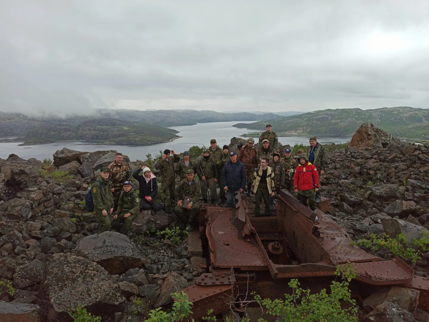 В ходе экспедиции отсняты более пяти. Кольский полуостров Печенга. Кольский полуостров Лиинахамари. Печенка Кольский полуостров. Кольский полуостров Экспедиция.