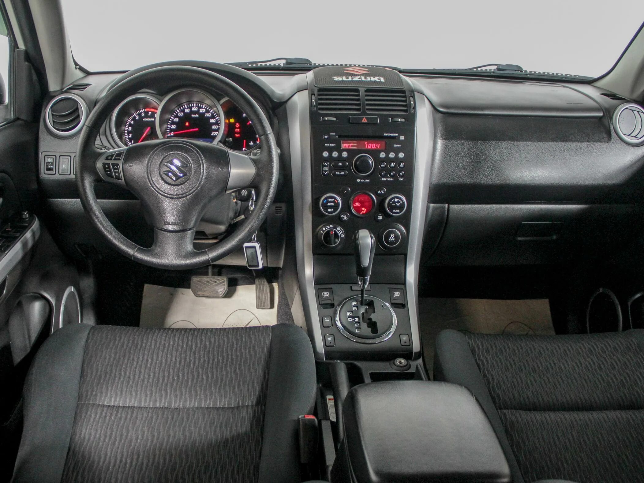 Suzuki grand vitara 2012 салон. Сузуки гранд витара 2012 салон. Характеристика сузуки гранд витара автомат. Suzuki grand vitara 2007 салон. Suzuki /grand/ vitara 2011.