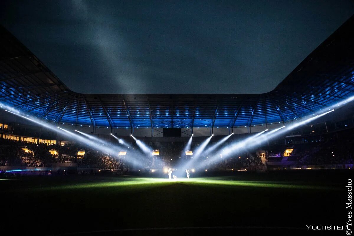 Стадион stadium. Ночной стадион Тоттенхэм свет. Футбол стадион. На футбольном стадионе. Ночной футбольный стадион.