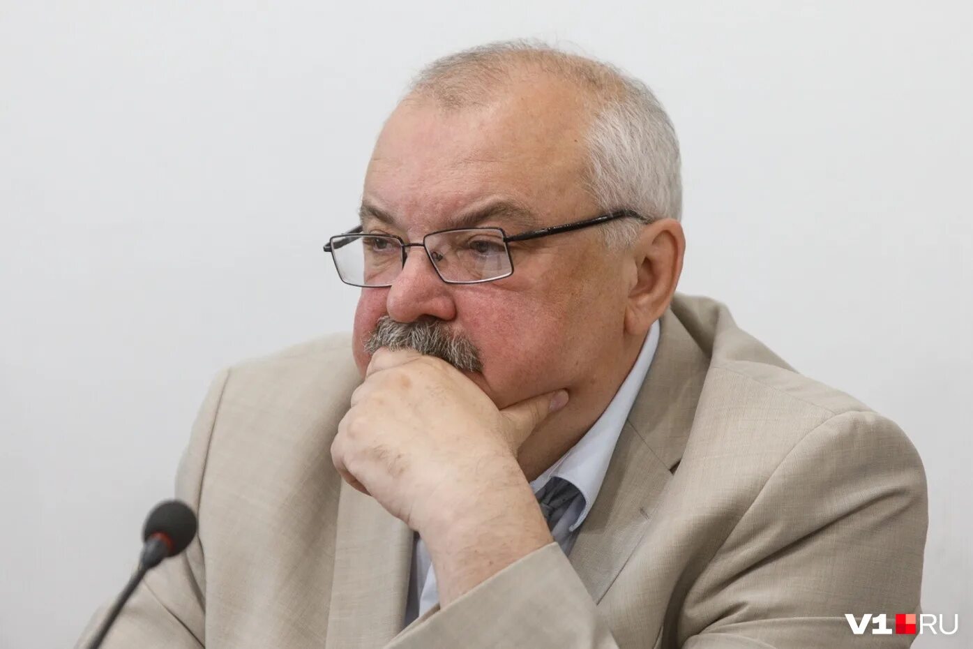 директор департамента жкх курган. начальники департаментов тюменской области. генеральный директор механического завода. директор уходит в отставку. саратов бти юрий александров.