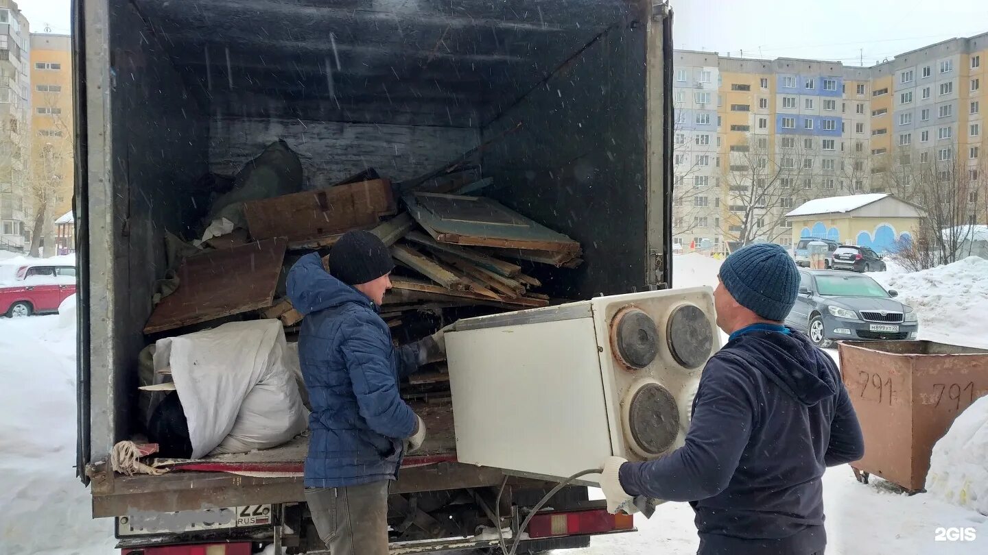 Вывезем бытовую технику. Вывоз бытовой техники и мебели. Вывоз старой бытовой техники.