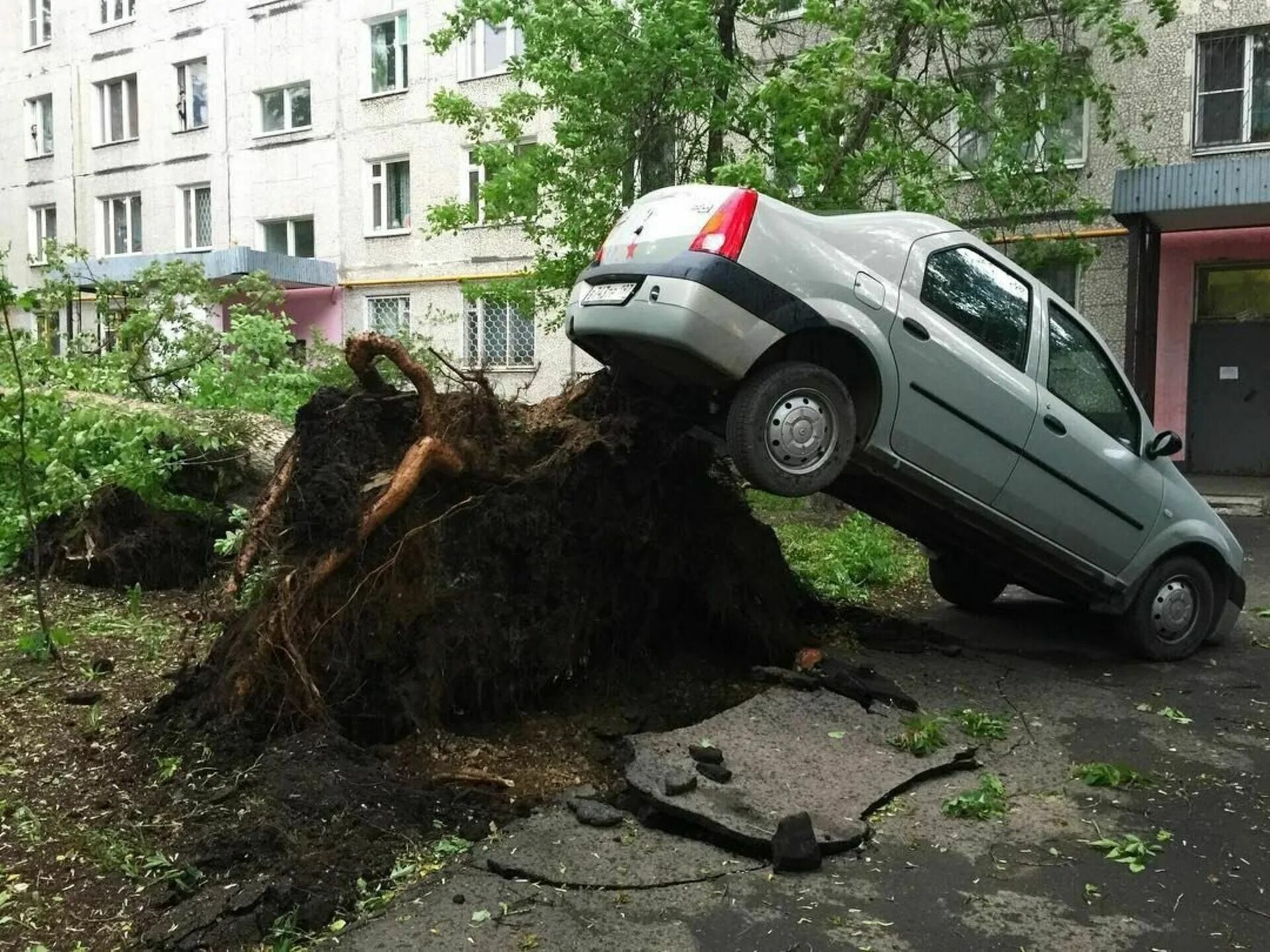 В москве ожидается ураган. Ураган в Москве (2017). Ураган 29 май 2017 Москва. Ураган в Москве 29.05.17. Ураган в Москве 29 мая.