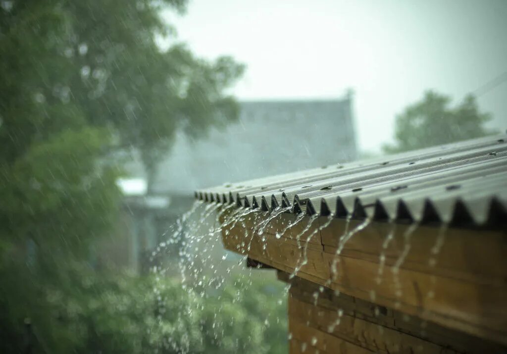Я уже предвкушал как ливень хлынет. Крыша под дождем. Дождь по крыше. Дождевая вода кровля. Кровля дождь.