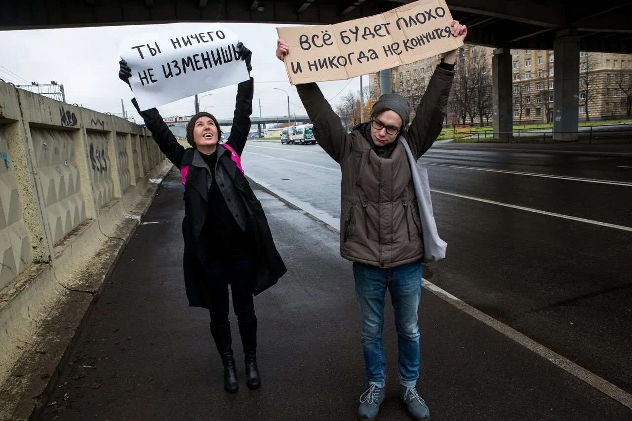 Молодым везде у нас. Родился потерпел. Родился потерпел и помер. Старикам везде у нас дорога. Молодым у нас дорога старикам у нас почет плакат.