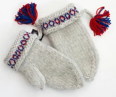 Вязанные бабушкой варежки