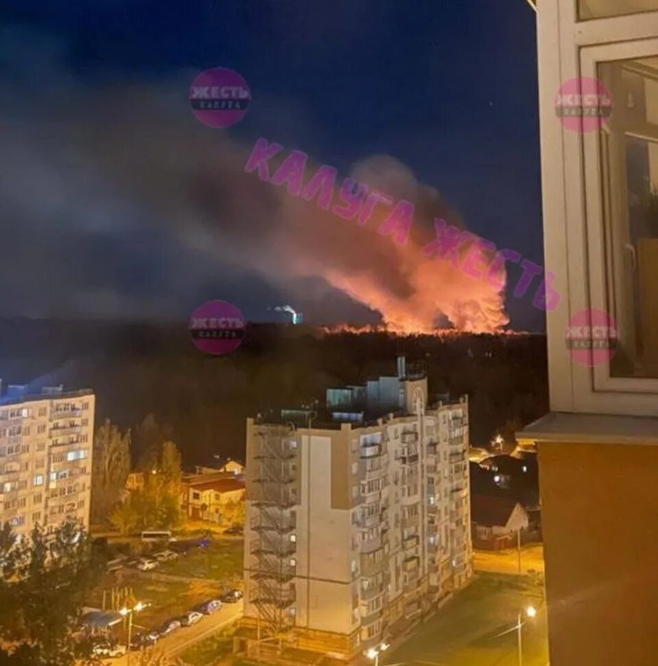 Что горит в калуге сейчас. 906 база калуга. пожар в океане. 15 октября 2025 пожар в калуге. пожар на микрорайоне возле школы.