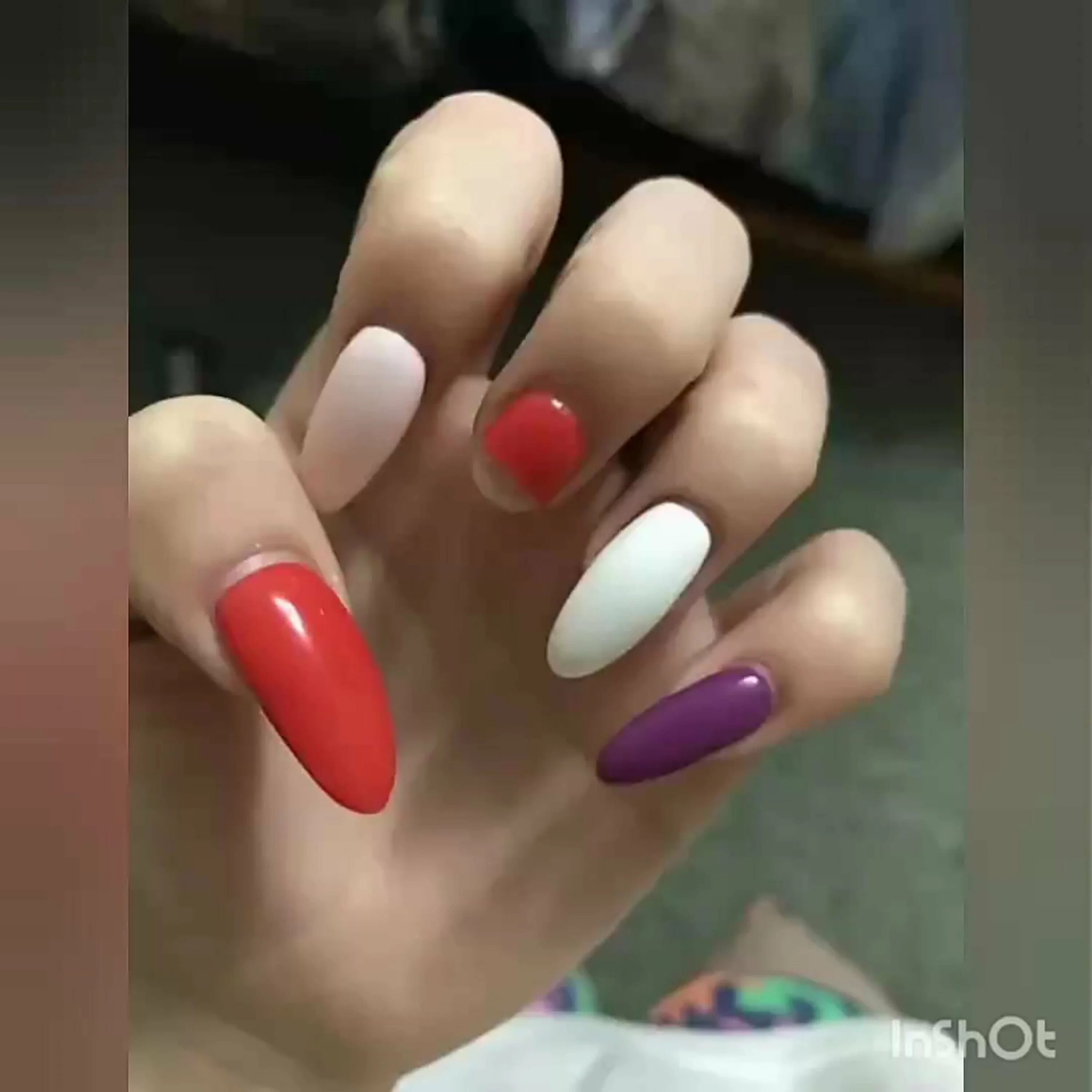 сломался ноготь маникюр