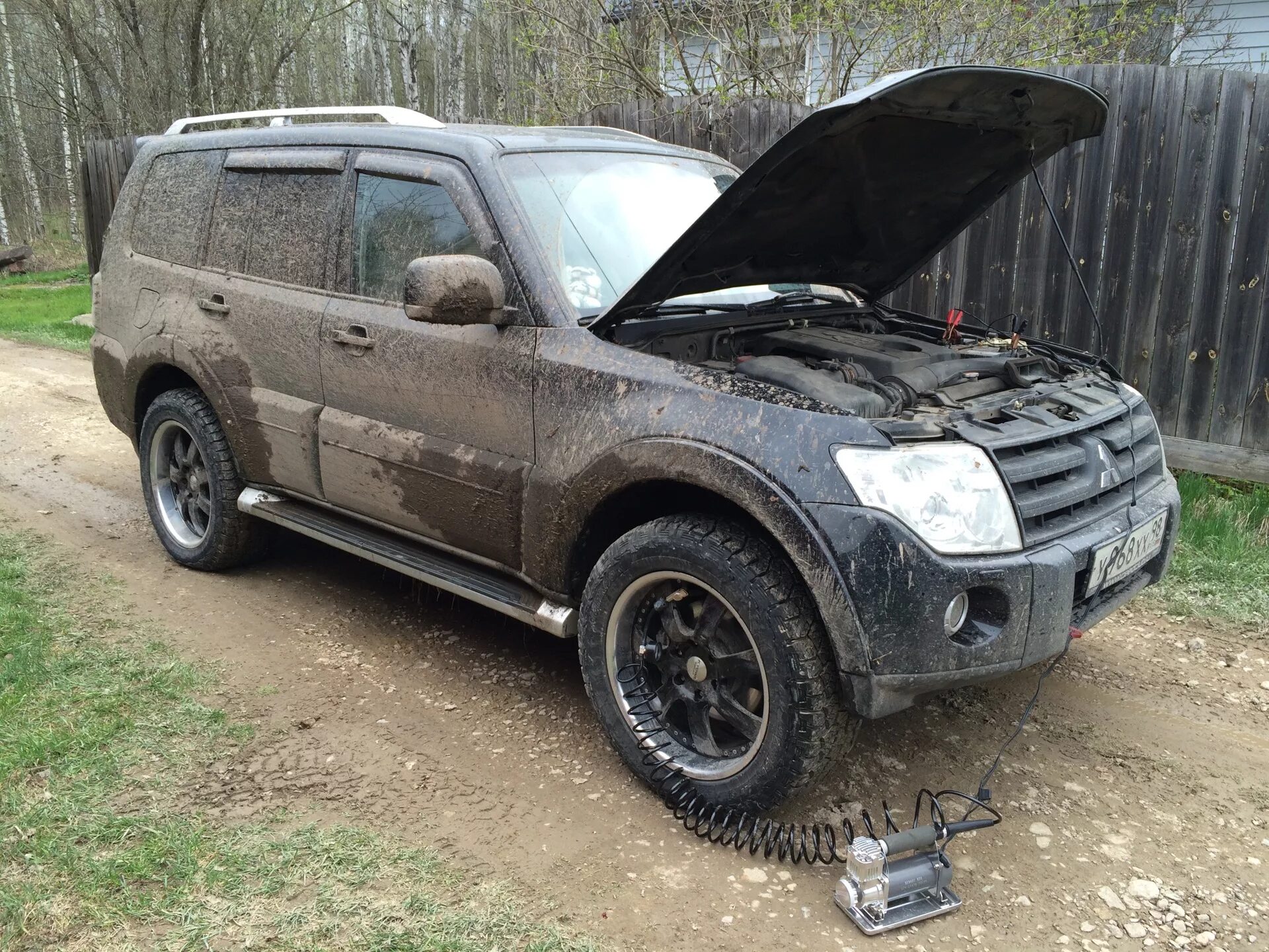 Mitsubishi pajero шины. 265 70 17 Паджеро 4. Мицубиси Паджеро 3 на грязевой резине. Резина на Митсубиси Паджеро 4. Митсубиси Паджеро 4 на грязевой резине.