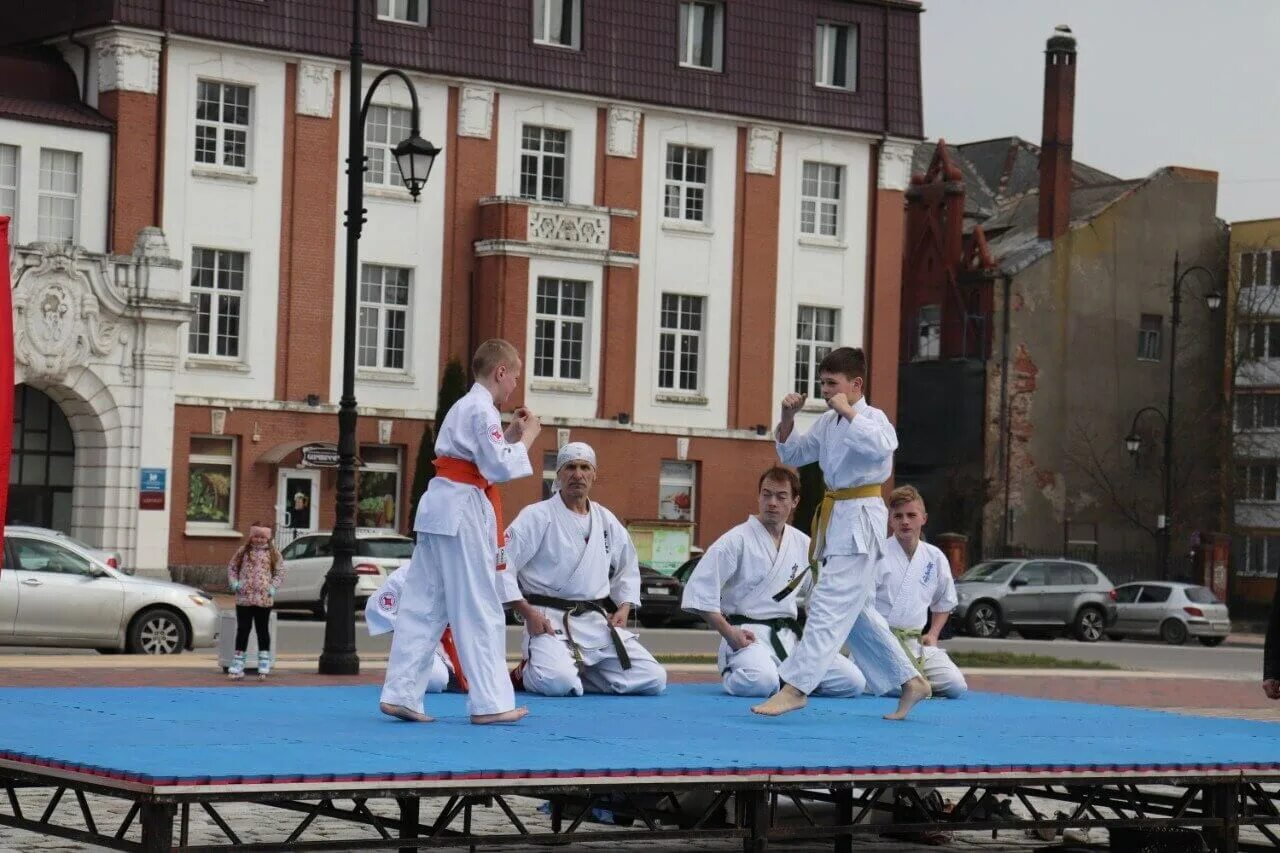 Агуэда португалия зонтики. Фестиваль город улиц. Празднование дня города в москве. Фестиваль на улице. Праздничный город.