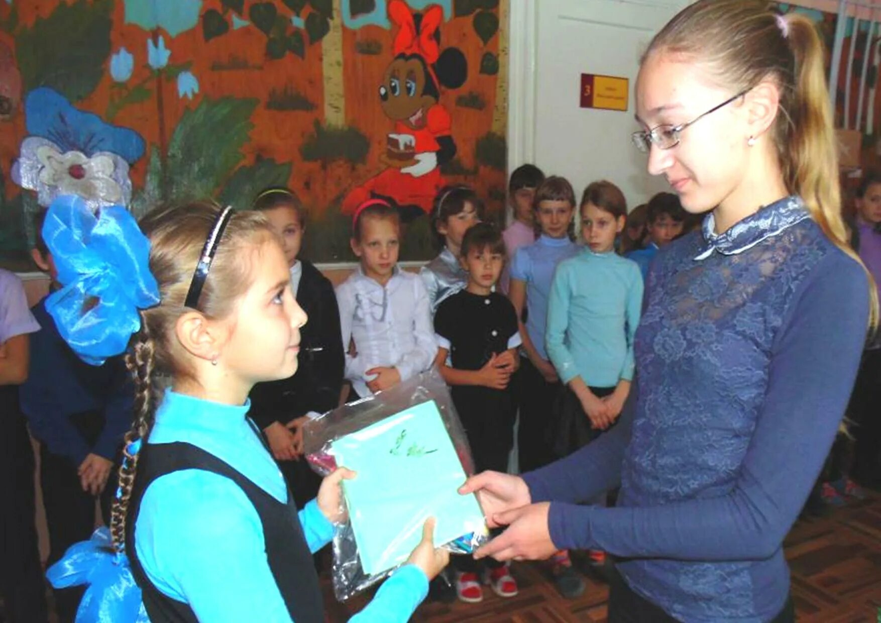 Шарагольская сош школа. Новоуспенка школа год 2006. Новоуспенка школа год 2006. Новоуспенская школа. Новоуспенская школа.
