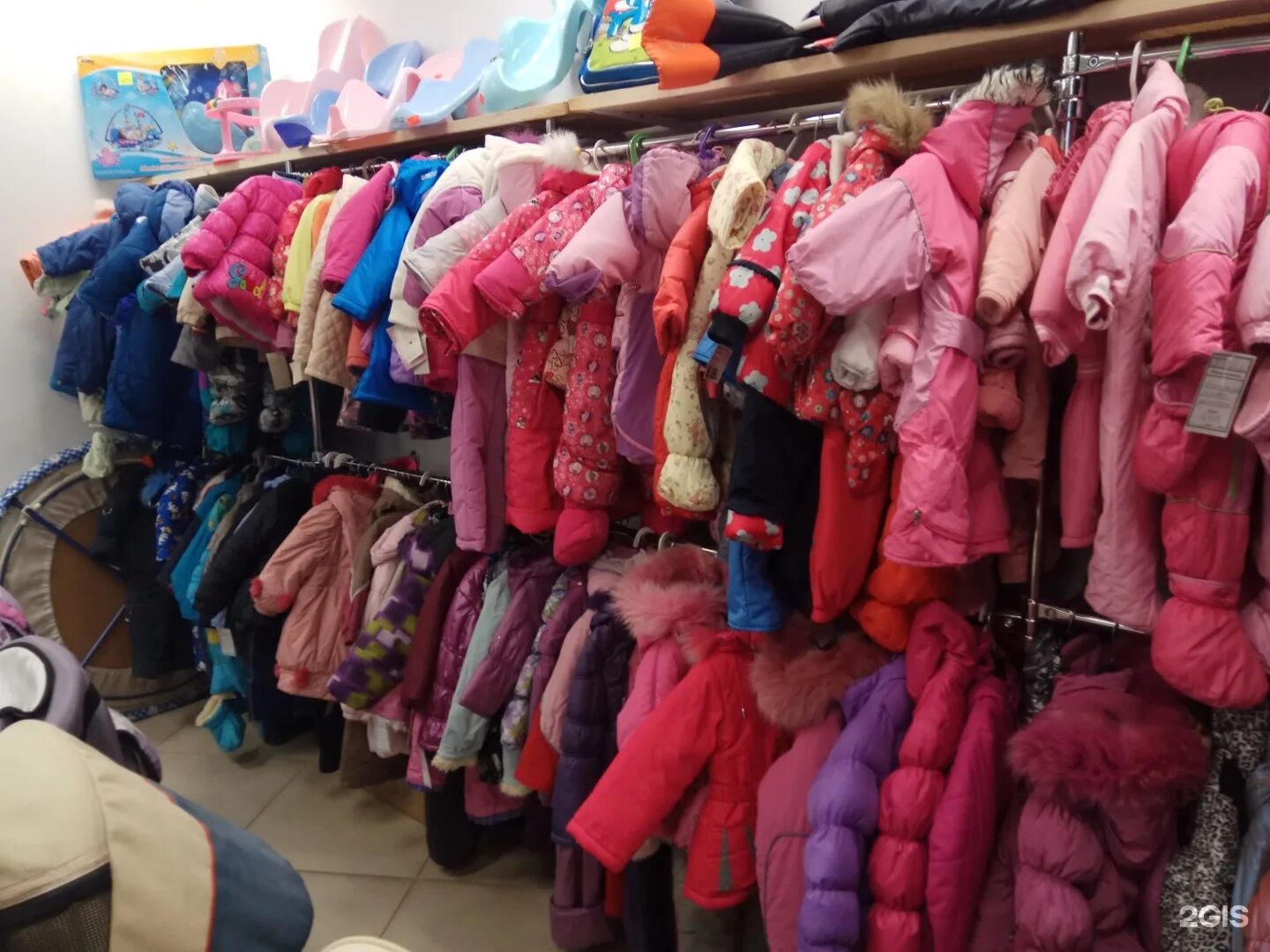 отдам вещи для ребенка. комиссионный магазин детской одежды. дешевый магазин. детские вещи. сдать детские вещи москва.