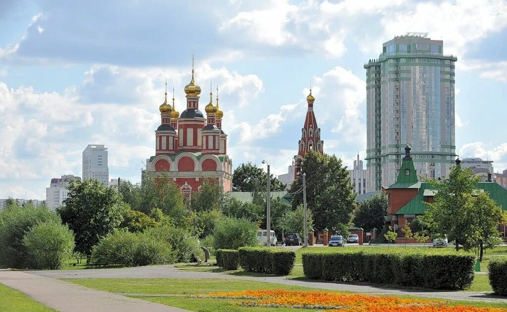 Церковь архангела михаила в тропарево. Храм архангела михаила москва тропарево. Храм архангела михаила в москве юго западная. Храм в тропарево никулино. Строящиеся храм на мичуринском проспекте.