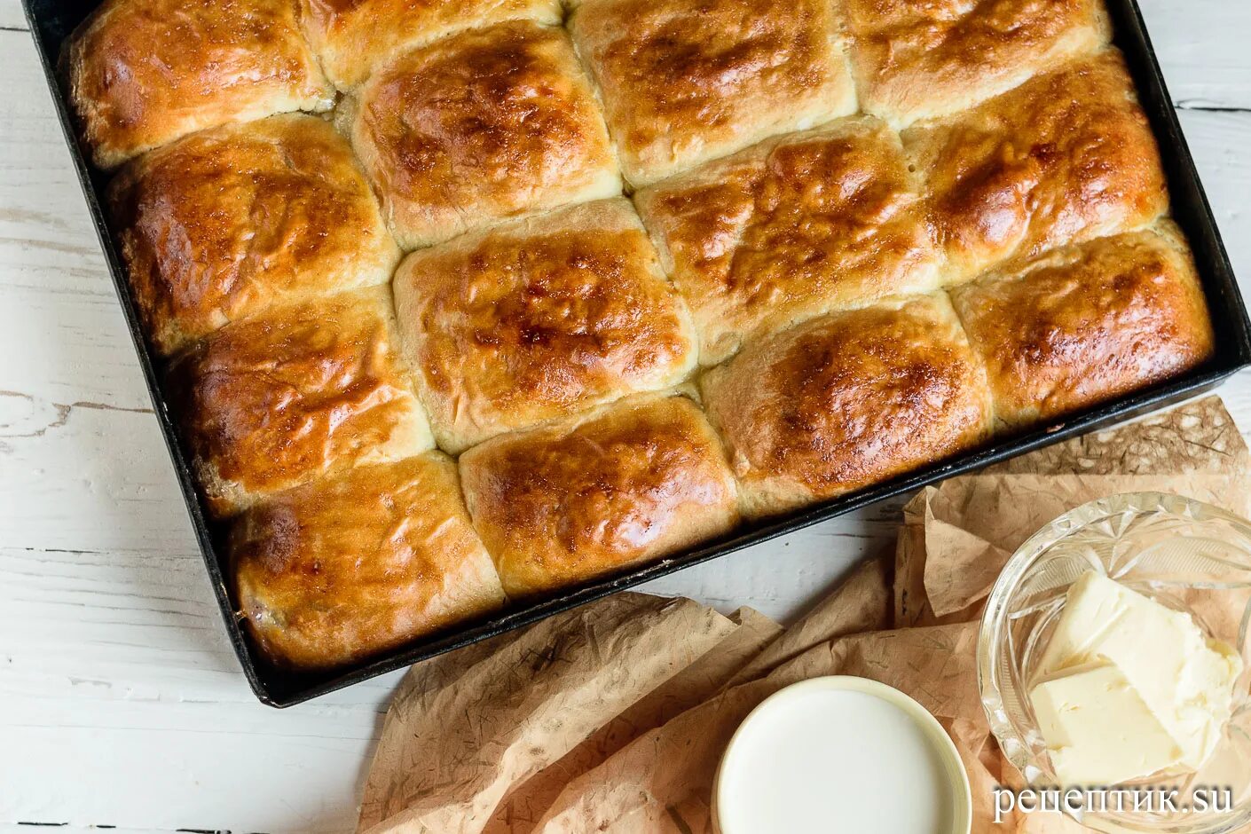 Выпекать пирожки в духовке. Температура выпекания сдобного дрожжевого теста. Таблица температуры выпечки. При какой температуре выпекать дрожжевое тесто. Приготовление дрожжевого теста и изделий из него.