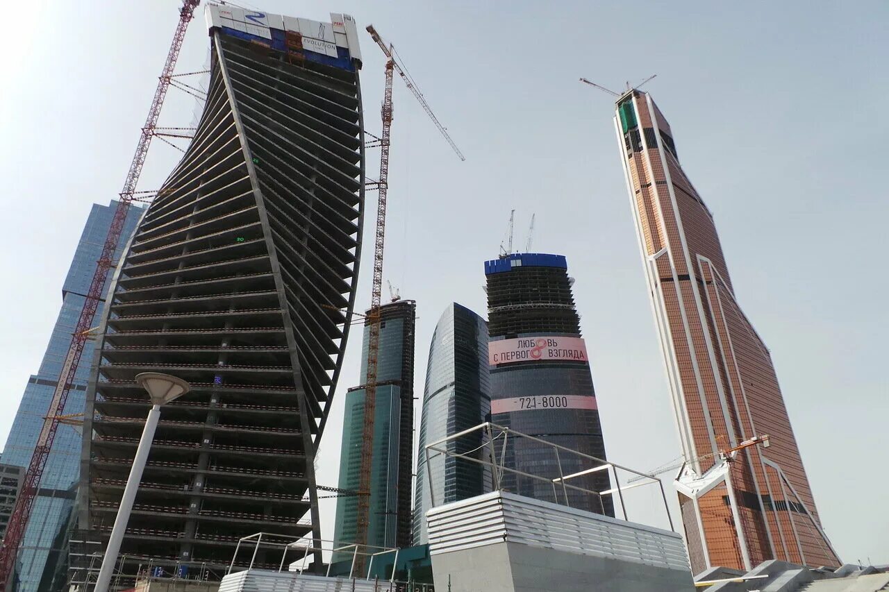 Небоскрёб бурдж-халифа в дубае. Время построек зданий. Стройка. Бурдж халифа стройка 2005. Строящееся здание.