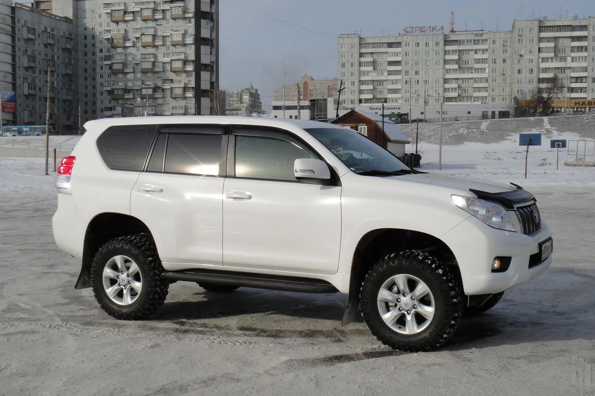 Прадо 150 дизель 3 литра. Toyota Prado дизель восемнадцатого года. Тойота Прадо белый с черной хромировкой. Прадо 150 дизель на белых дисках.