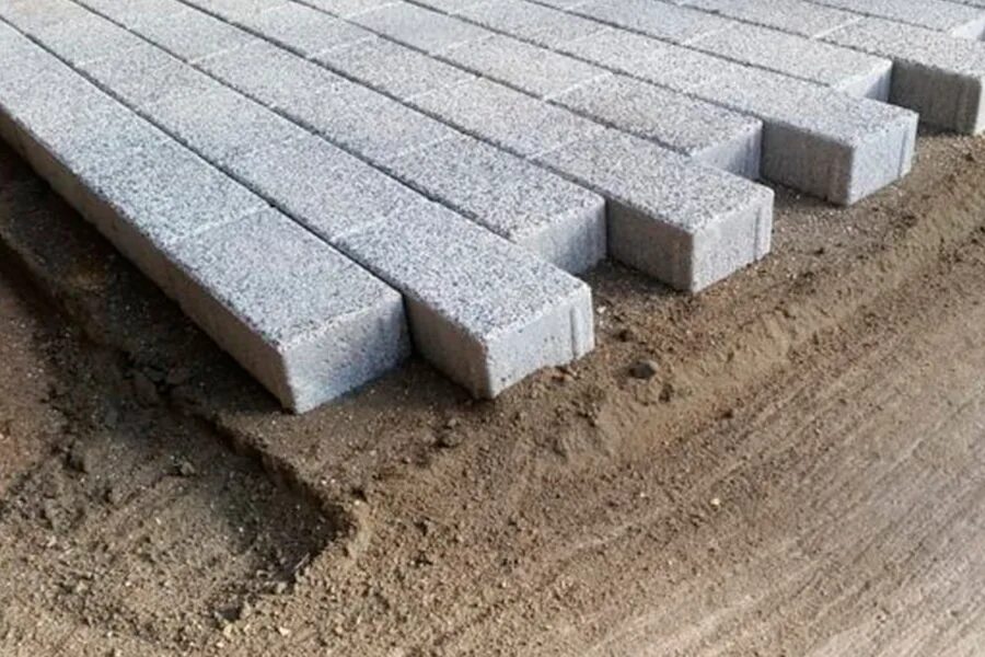 Схема укладки тротуарной плитки на бетонное основание. Укладка тротуарной плитки на бетон технология. Укладка бетонной плитки. Укладка брусчатки на бетон. Тротуарная плитка на бетон.
