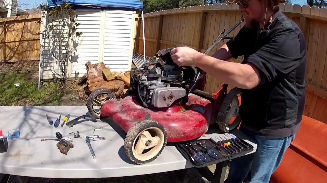 Как снять двигатель с газонокосилки. Электродвигатель газонокосилки ryobi 1500. газонокосилка крафтсман свеча. масло для газонокосилки крафтсман. двигатель в газонокосилке.