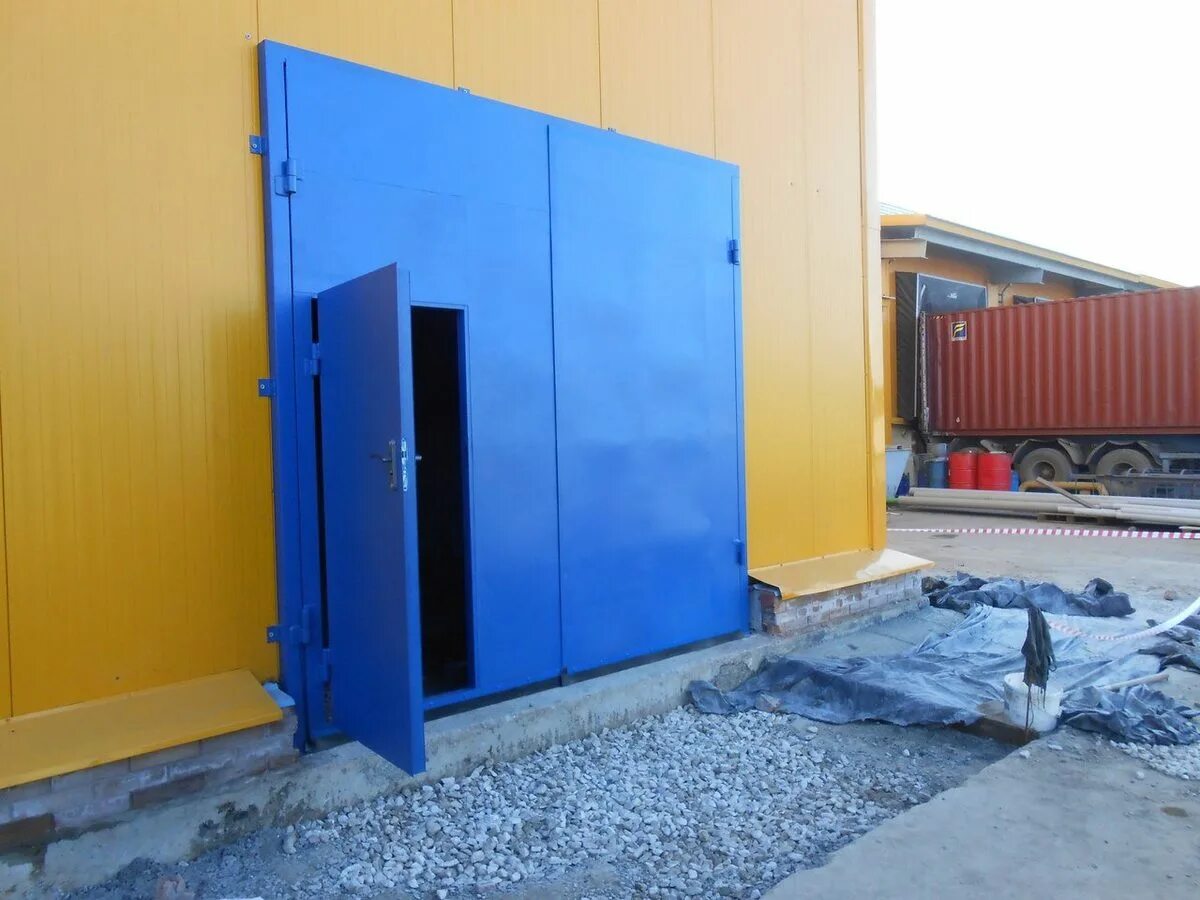 распашные гаражные ворота в стальной раме с сэндвич-панелью дорхан. распашные гаражные ворота дорхан с калиткой. гаражные распашные ворота на автоматике. ворота распашные металлические дорхан. распашные гаражные ворота дорхан.